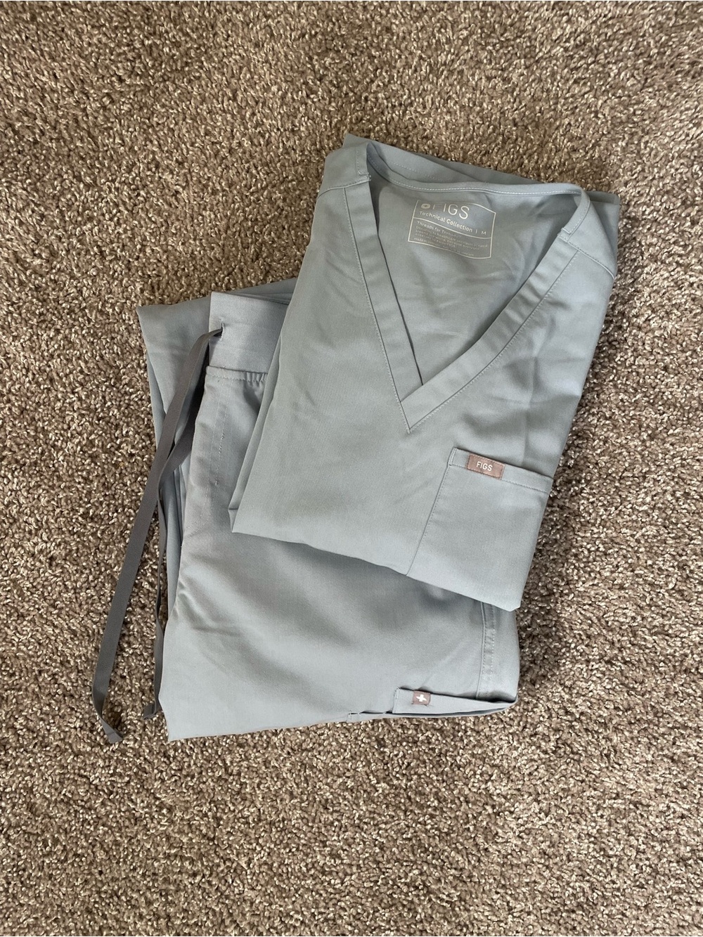 Preowned Figs Women’s Scrub Set in Dusty Blue